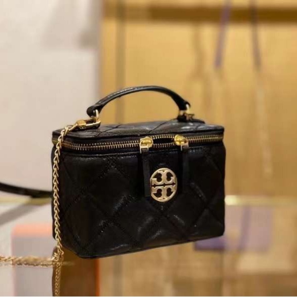 NWT Tory Burch Willa Vanity Case Quilted Box Bag Black  with Golden Hardware